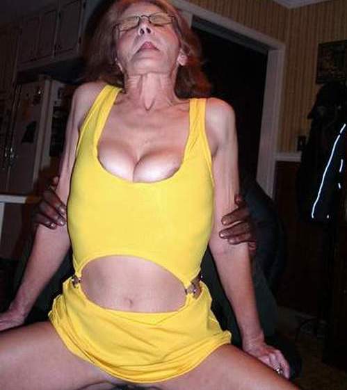 499px x 561px - Amateur interracial mature porn: hot woman in yellow. - Amateur Interracial  Porn